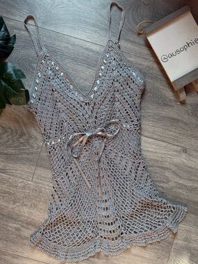 American Attitudes Grey Crochet Sleeveless Top w Silver Ribbon Trim. Size L